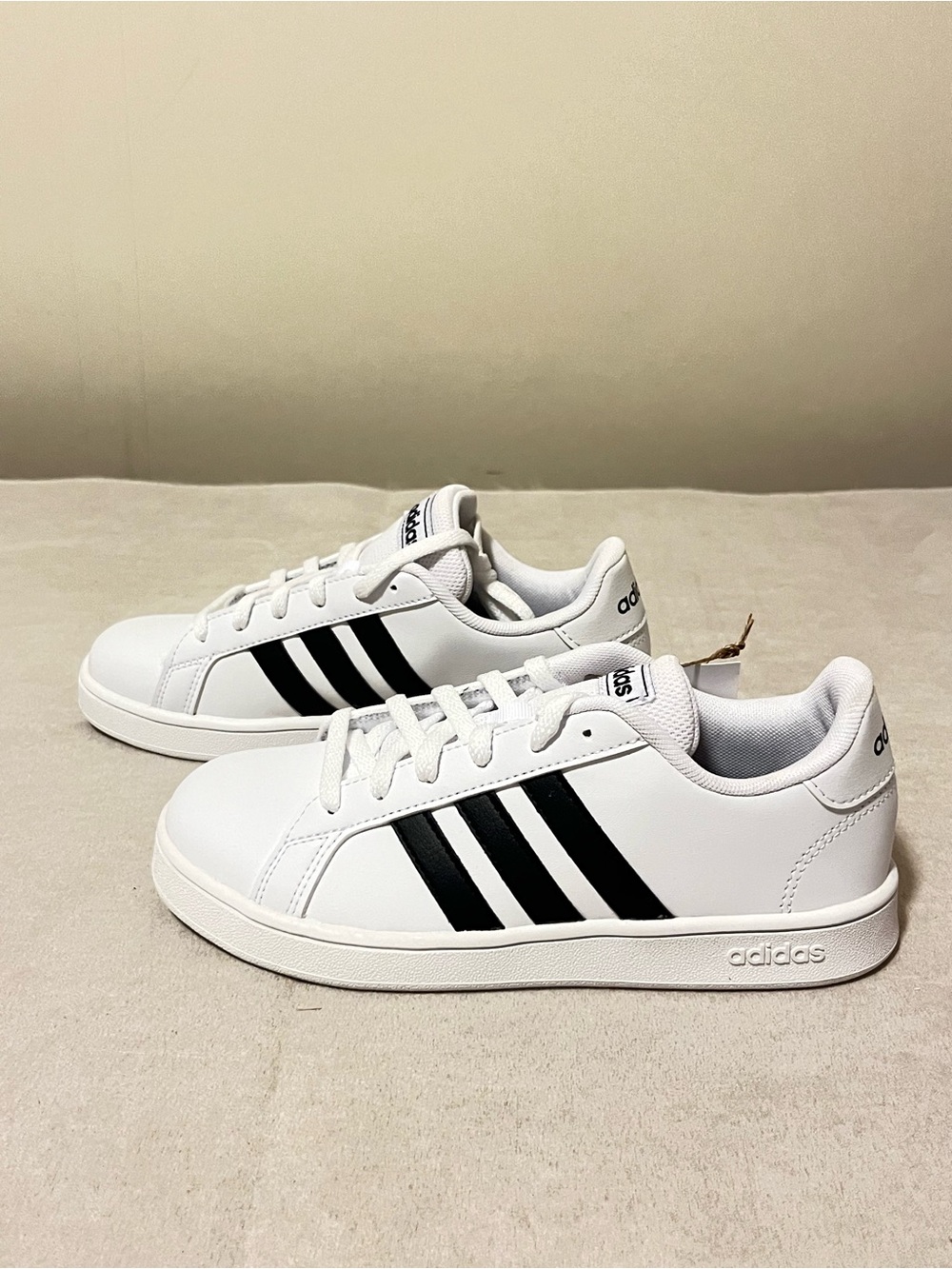 Adidas Grand Court K classic sneakers Size 3 white and black colorway. NEW